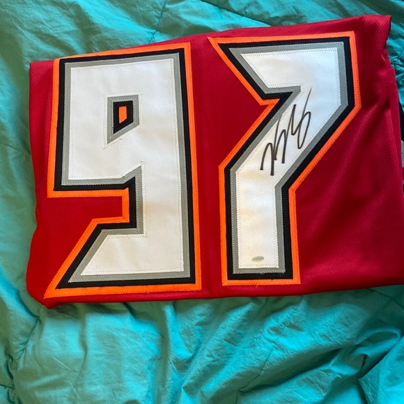 Vinny Curry autographed Tampa Bay Buccaneers Jersey - Picture 1 of 2